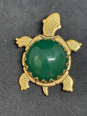 “Vintage Zoe Coste France Gold Tone Turtle Brooch Green Cabochon Signed